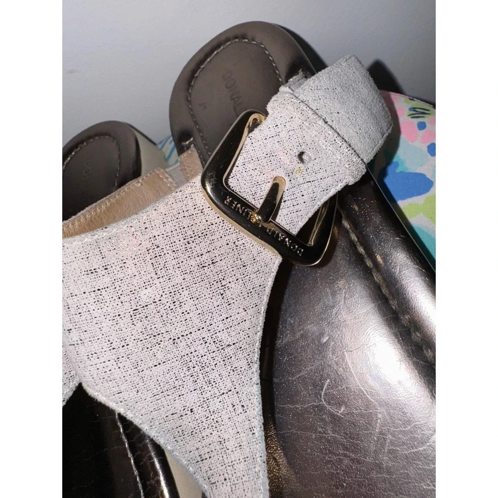 Donald J Pliner Sandals Women sz 9.5 Leni Thong Flats Grey Leather Buckle Casual